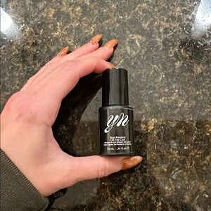Young Nails Stain Resistant Gel Top Coat .34 fl oz New